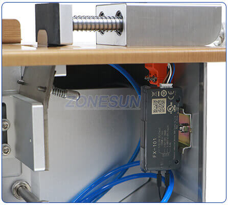 Semi Automatic Corner Labeling Machine-ZONESUN TECHNOLOGY LIMITED