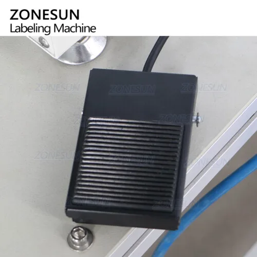 1711007273-Cosmetic-flat-labeling-machine-z8-500&times;500-1.jpg